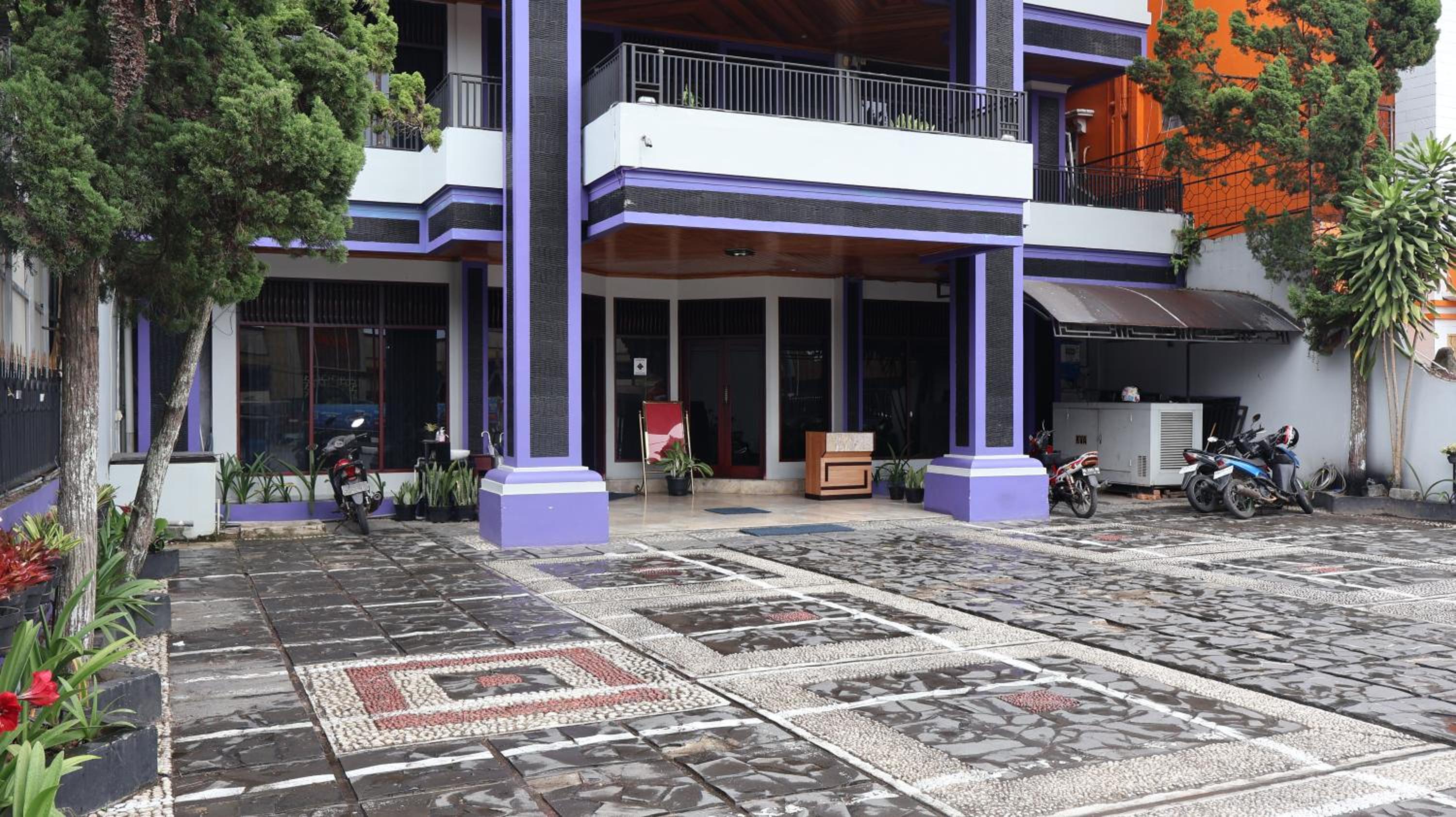 Nikita Hotel 7/49