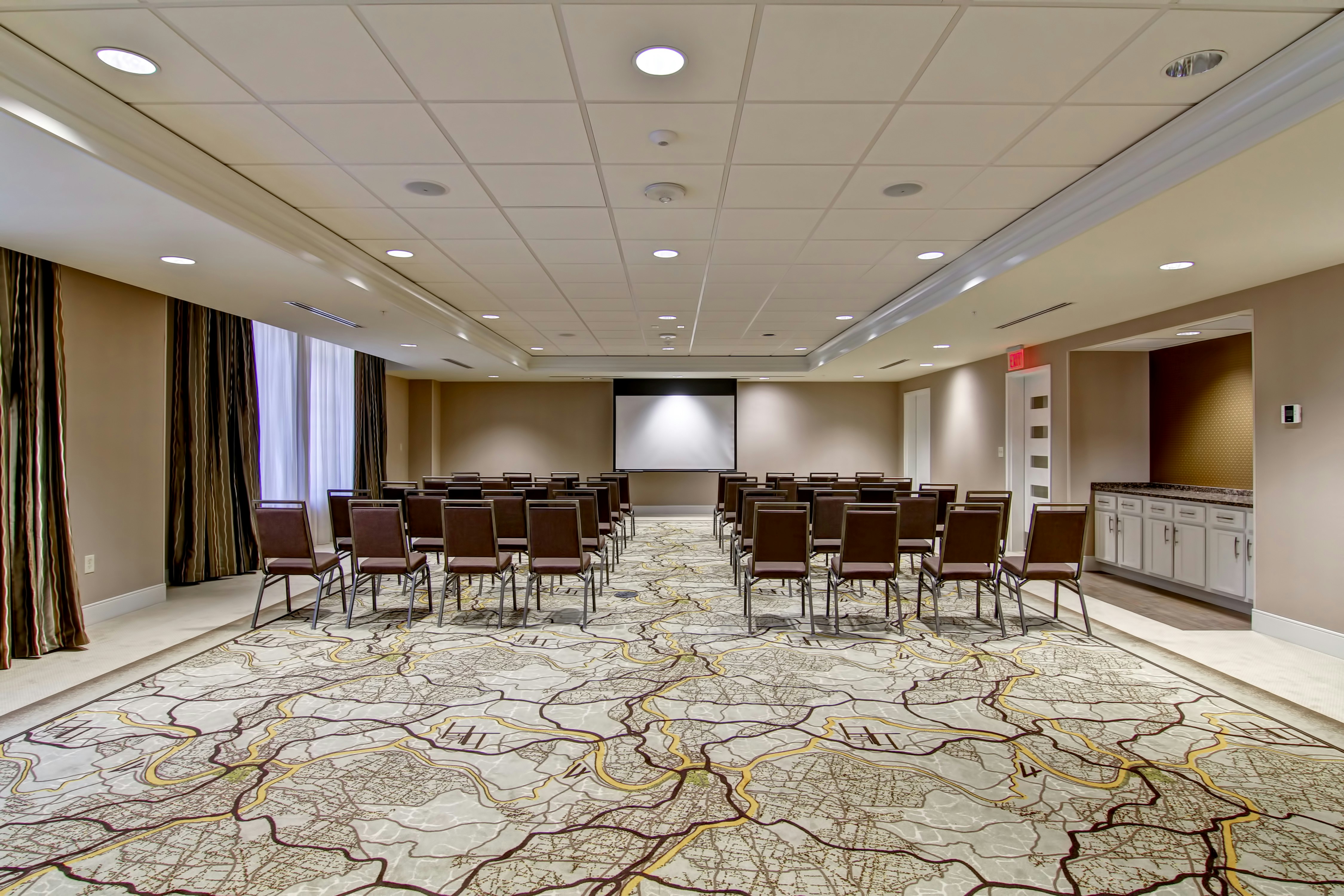 Hampton Inn Suites Cincinnati Downtown 67/72
