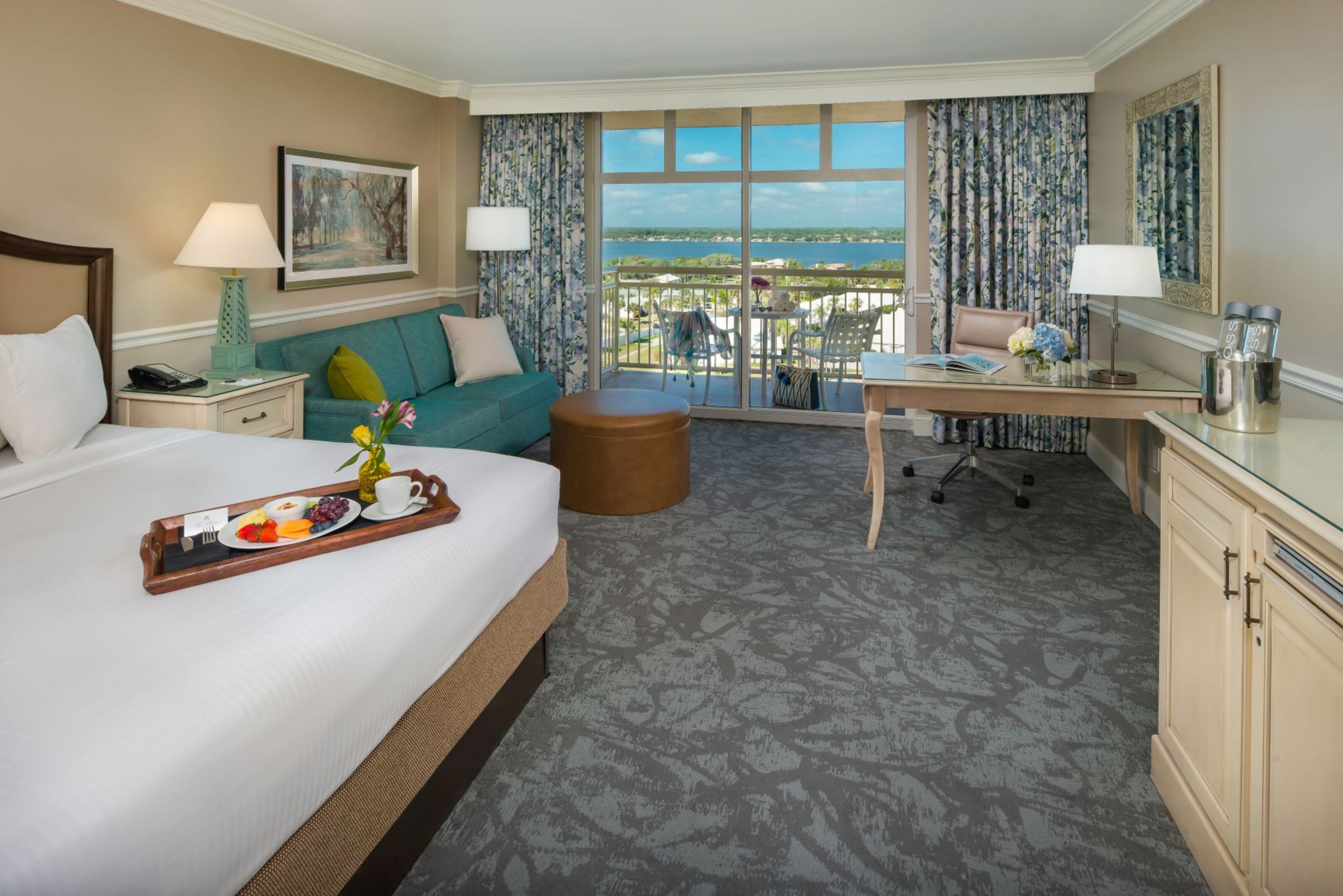 GUEST ROOM, KING BED, COAST VIEW
