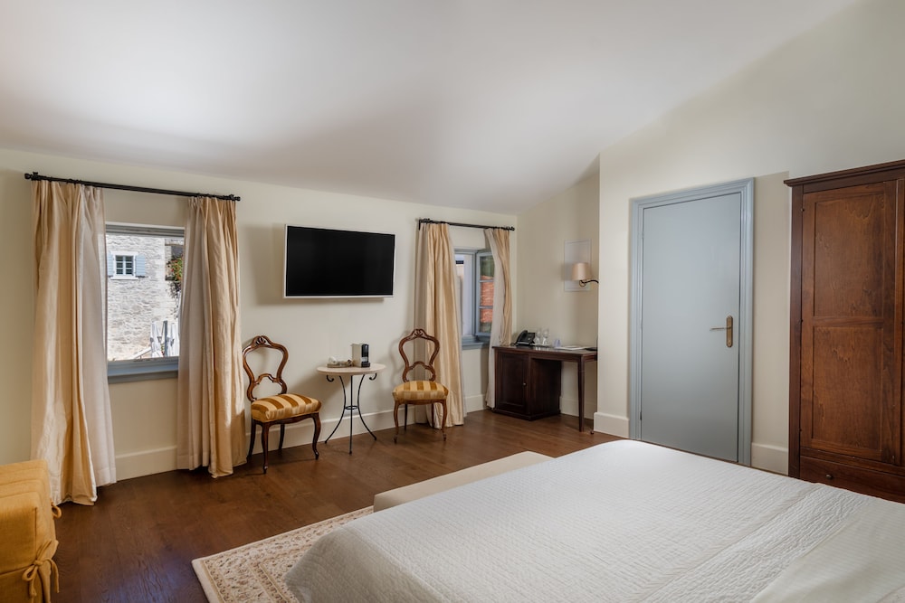 Hotel Martinis Marchi 10/50