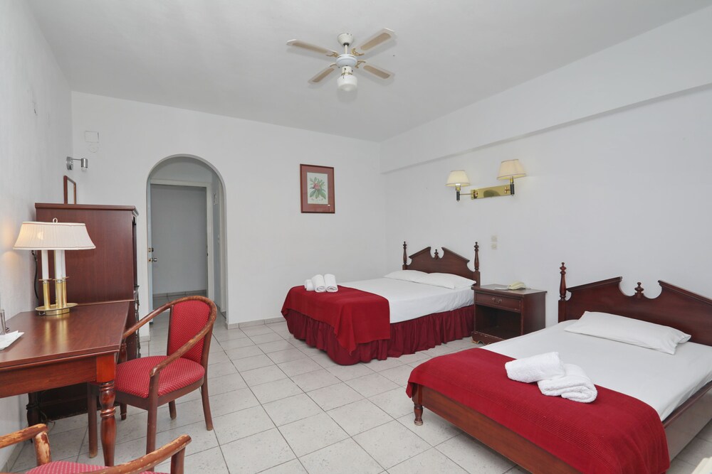 Dolphin Hotel 14/49