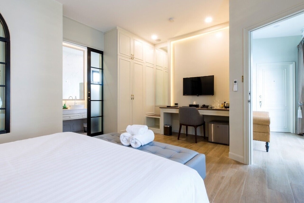 Villa Seville 9/50