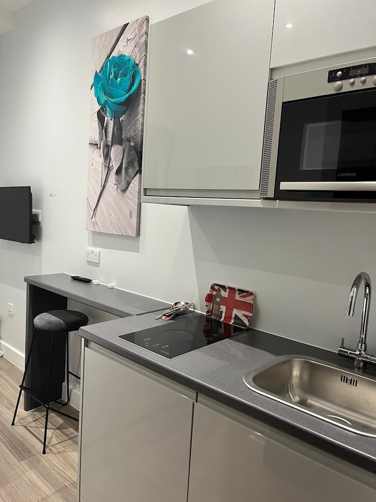 LONDON PLAZA SERVICED APARTMENTS 7/52