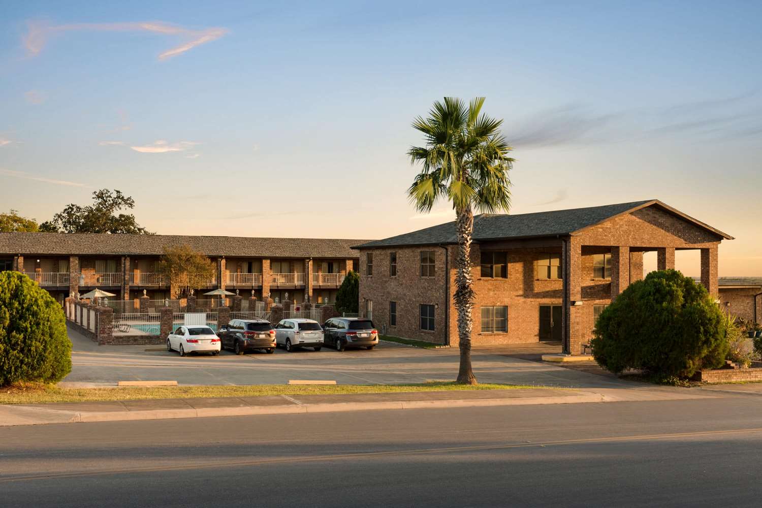 Super 8 by Wyndham Universal City 50/55