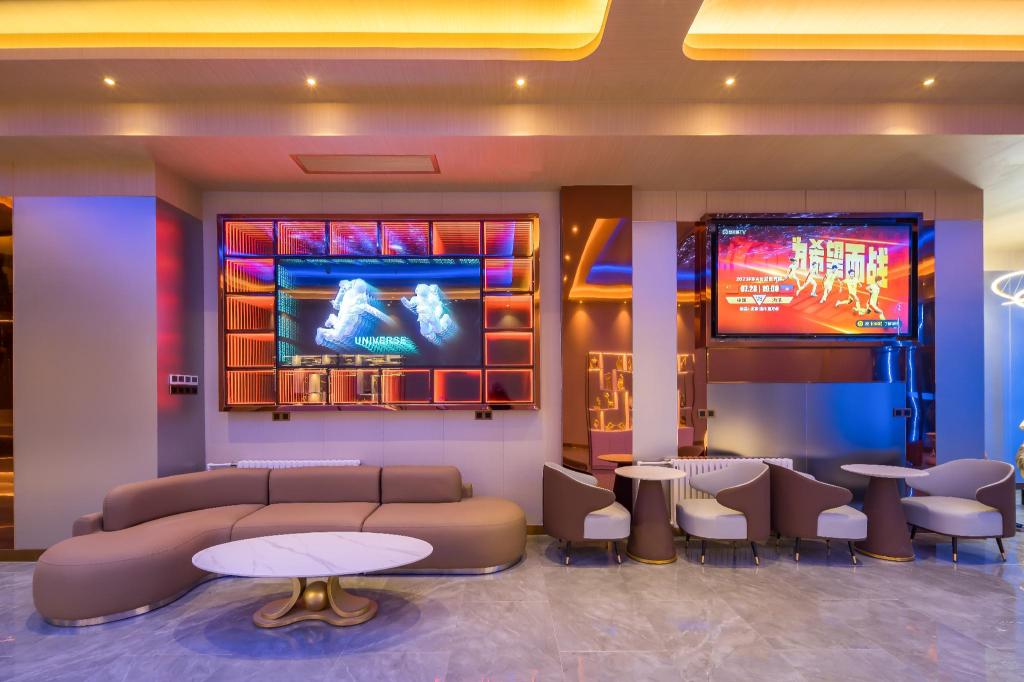 Dequan Luxury Hotel (Chaoyang High speed Railway Station Shilibao Subway Station Branch) 31/50