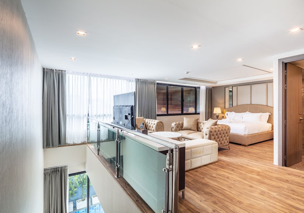 Grand Sala Thai 9/50