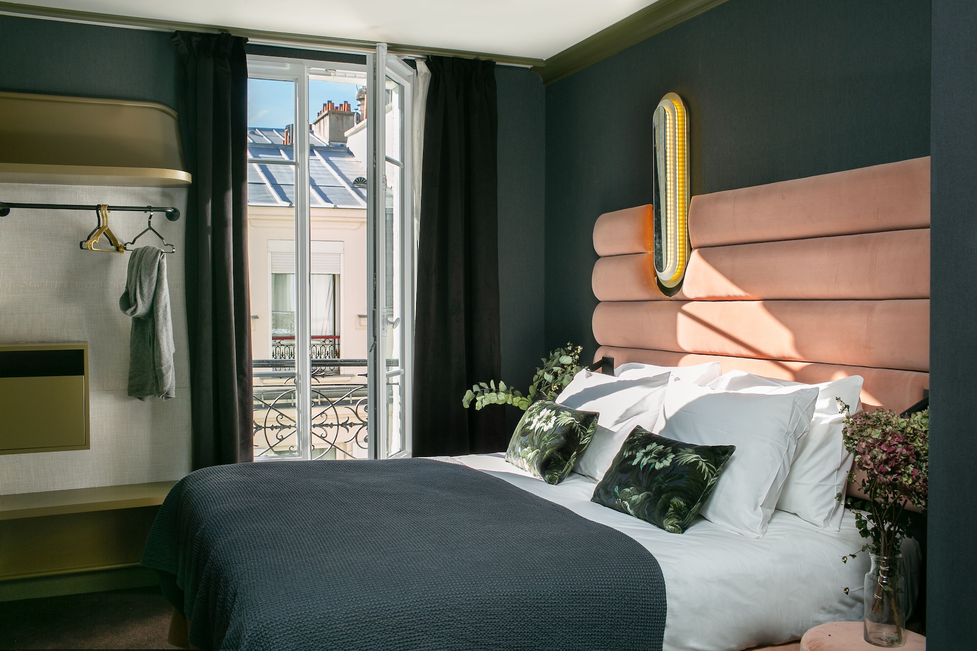 DELUXE, DOUBLE BED