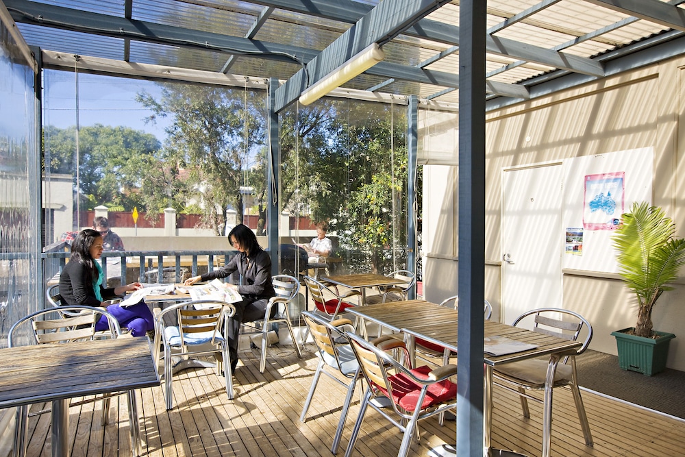 Cambridge Lodge Hostel Backpacker 38/46