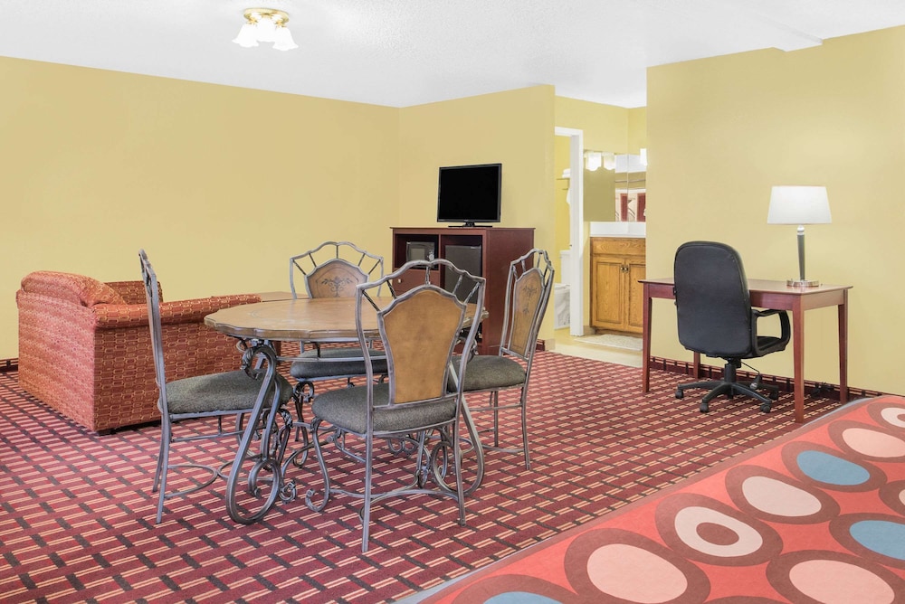 Super 8 By Wyndham Kerrville Tx 18/21