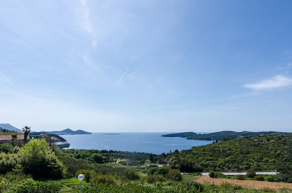 GUESTHOUSE MORETIC 27/40