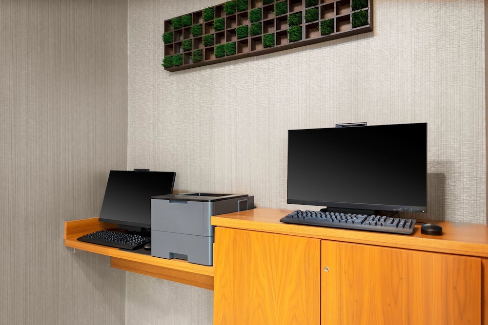 SpringHill Suites Kansas City Airport 27/33