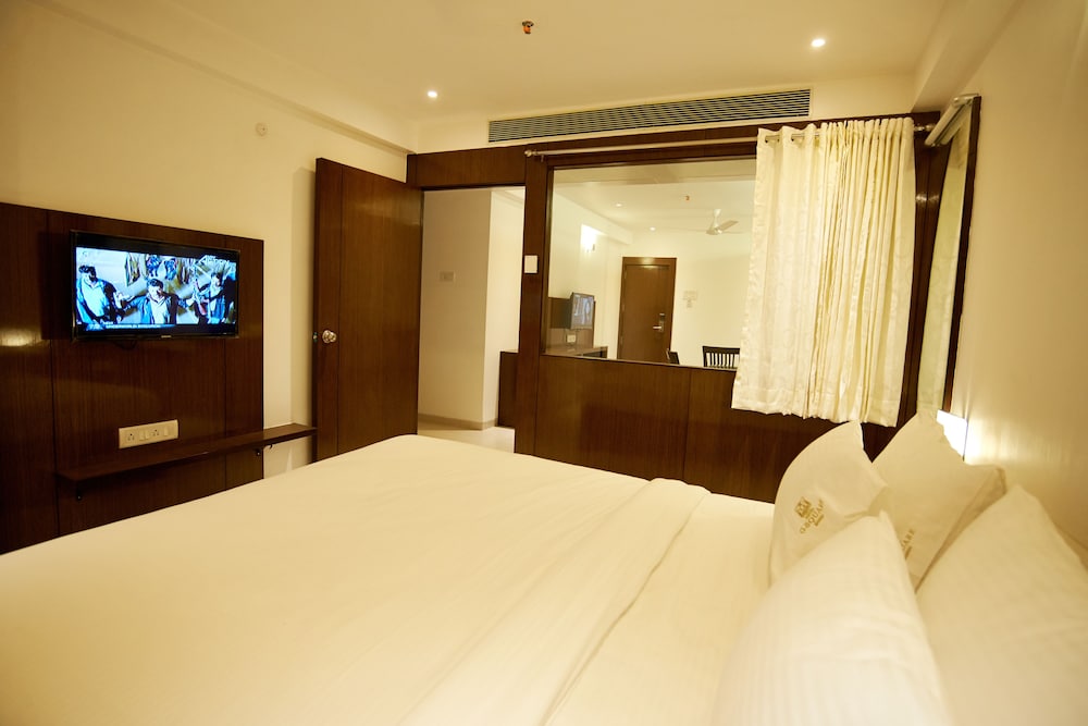 Hotel G Square 12/30