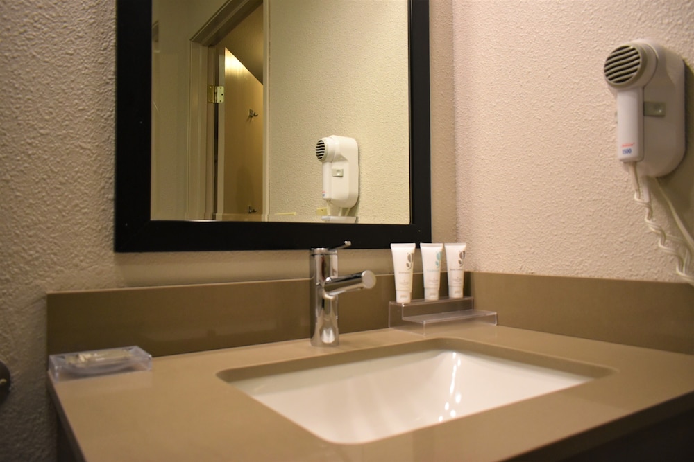 Country Inn & Suites by Radisson Kenosha - Pleasant Prairie 7/39