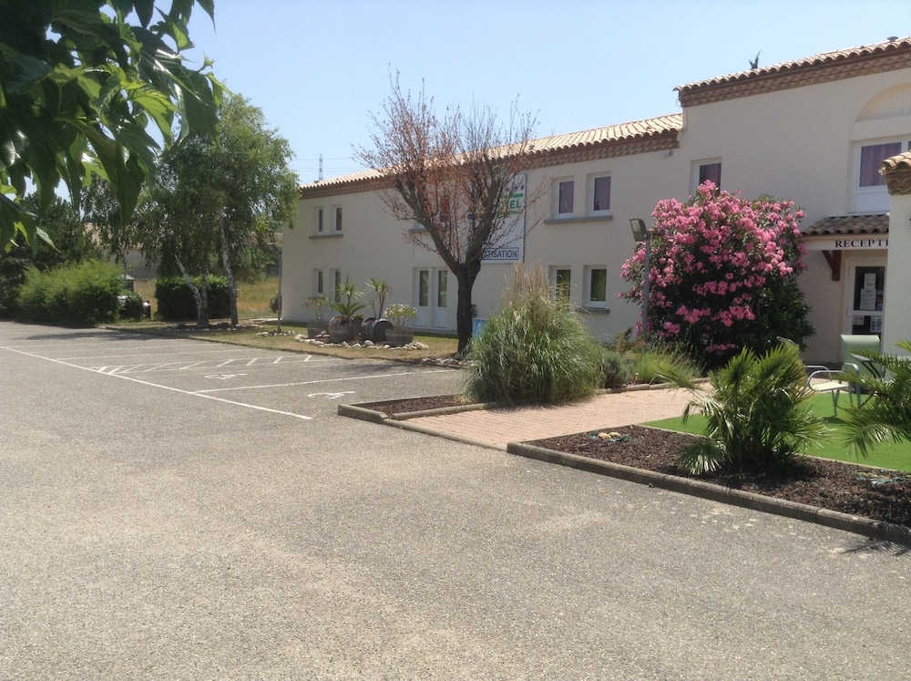 Brit Hotel Bosquet 43/50