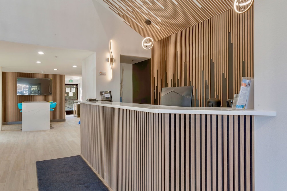 Days Inn by Wyndham Thornton 8/59