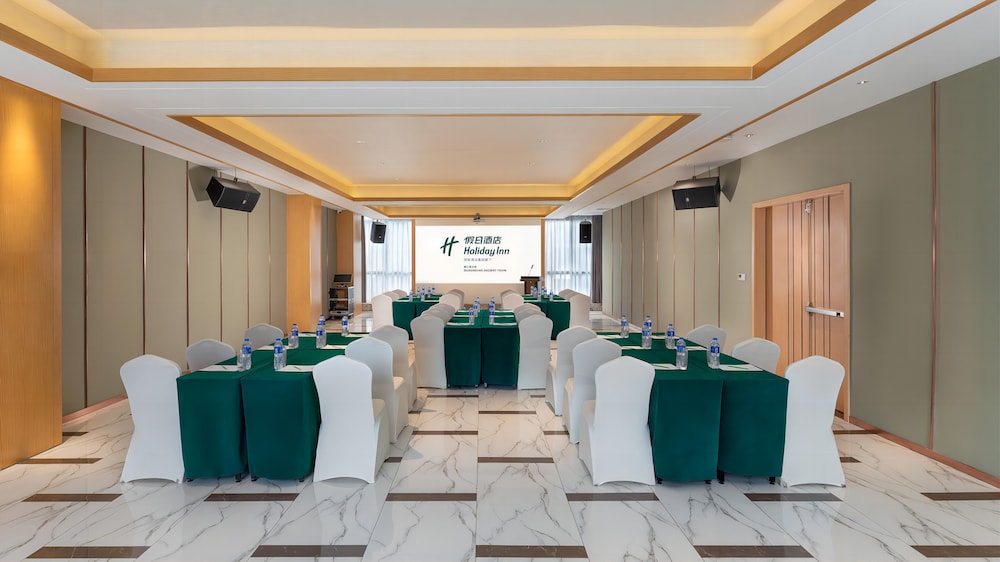 Holiday Inn Dujiangyan Ancient Town 38/50