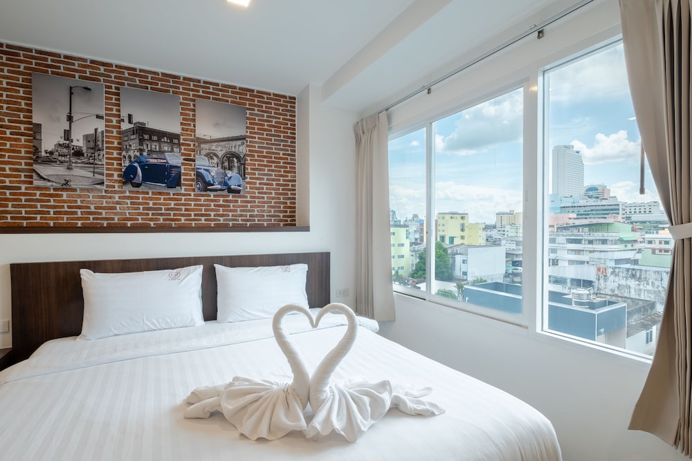 DELUXE, DOUBLE BED
