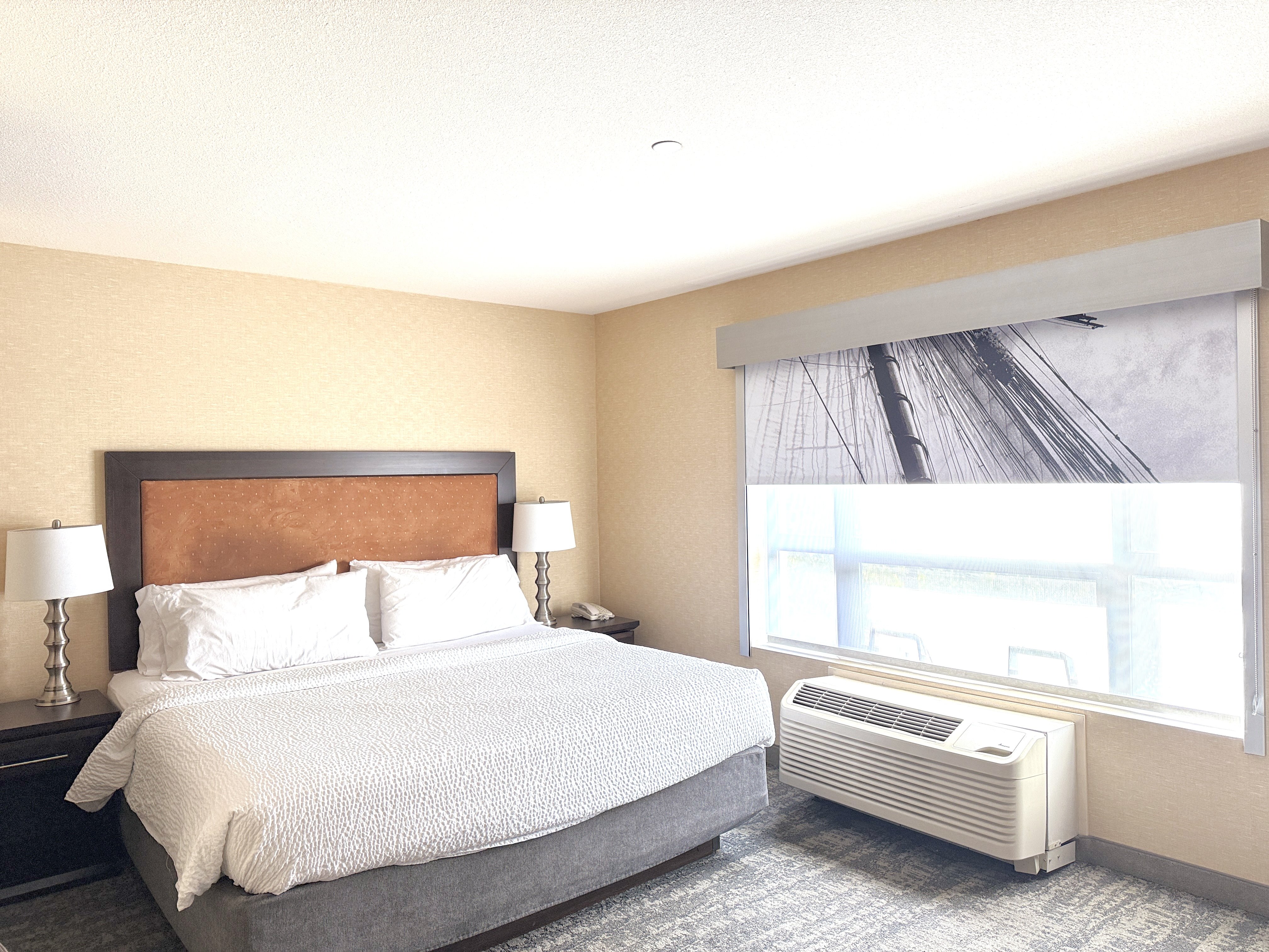 Holiday Inn Express Suites Riverport 20/76