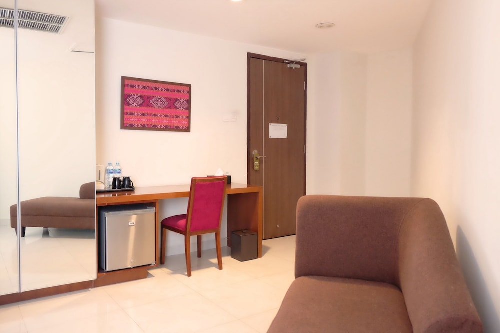 Santika Premiere Bintaro 60/78
