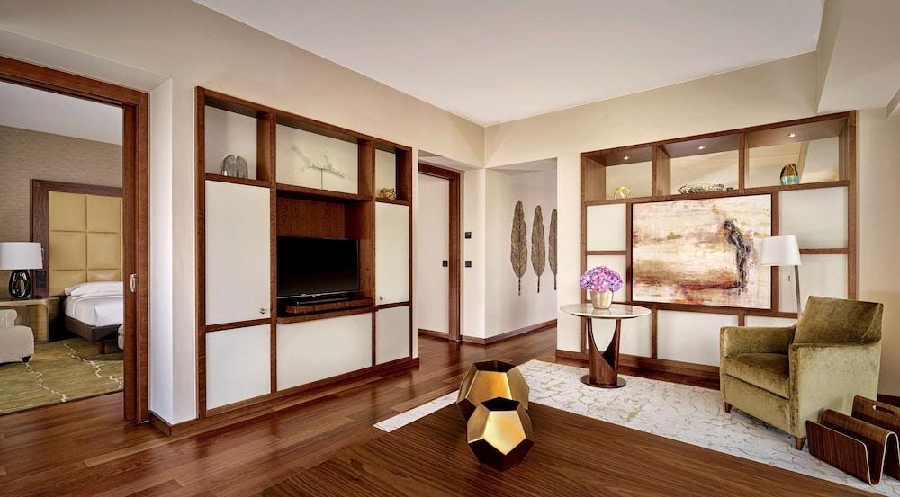 PARK HYATT ZURICH 44/80