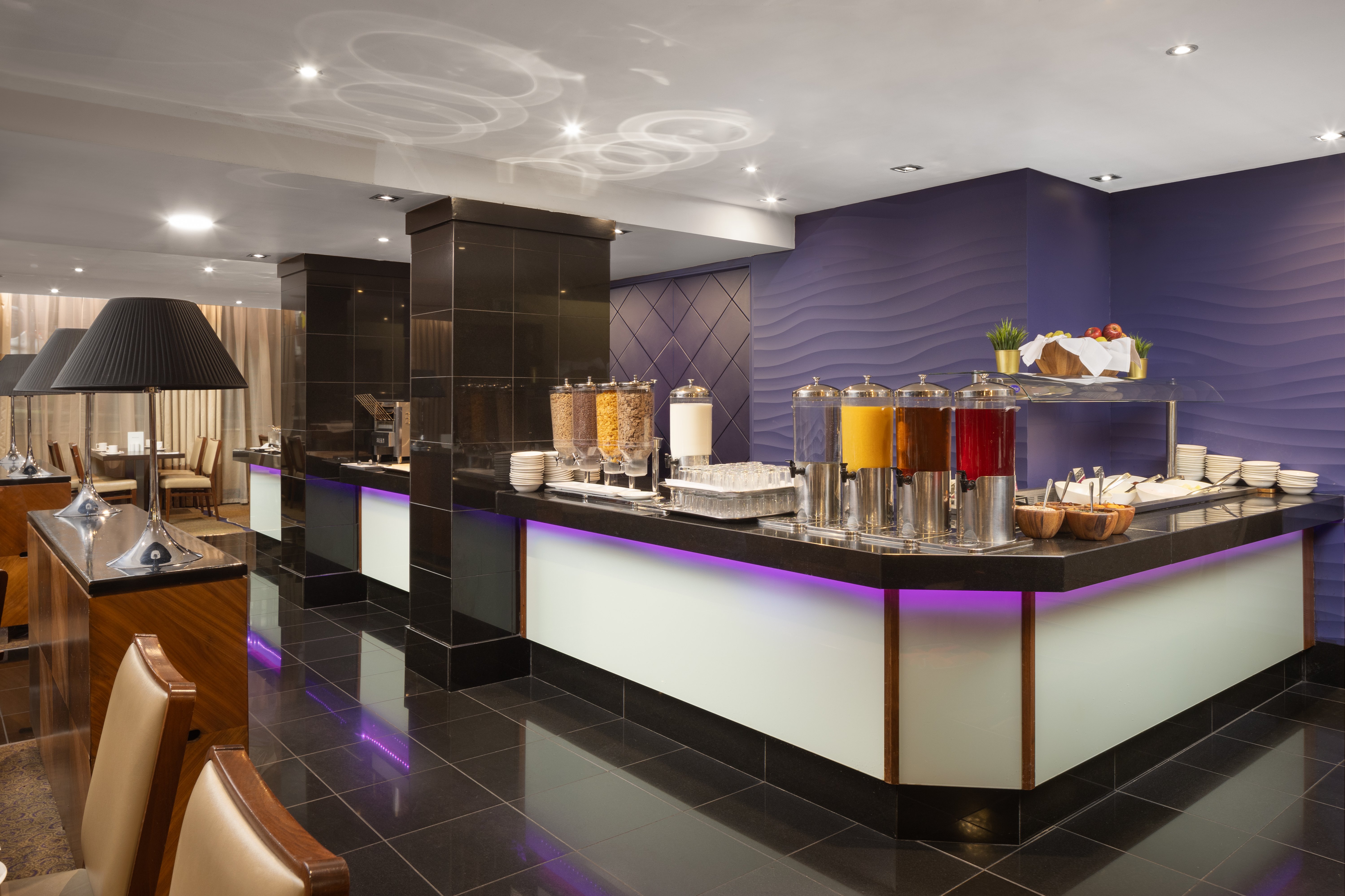 Crowne Plaza Ealing 10/76