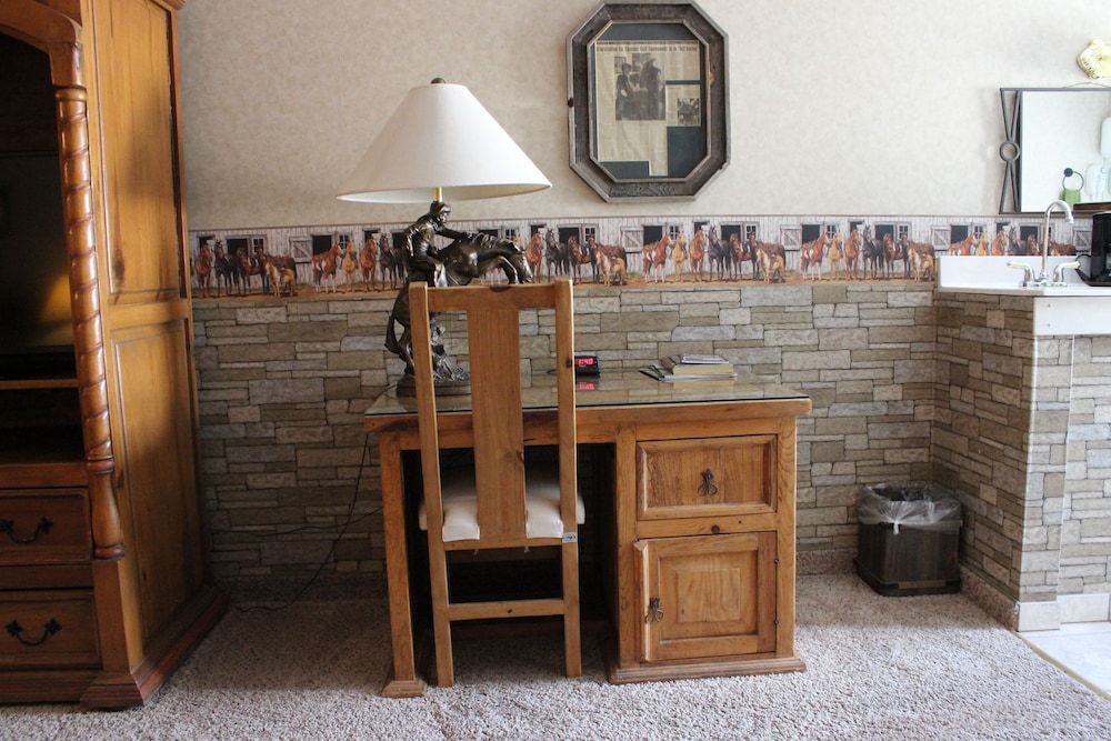 Howard Johnson by Wyndham Springerville 11/50