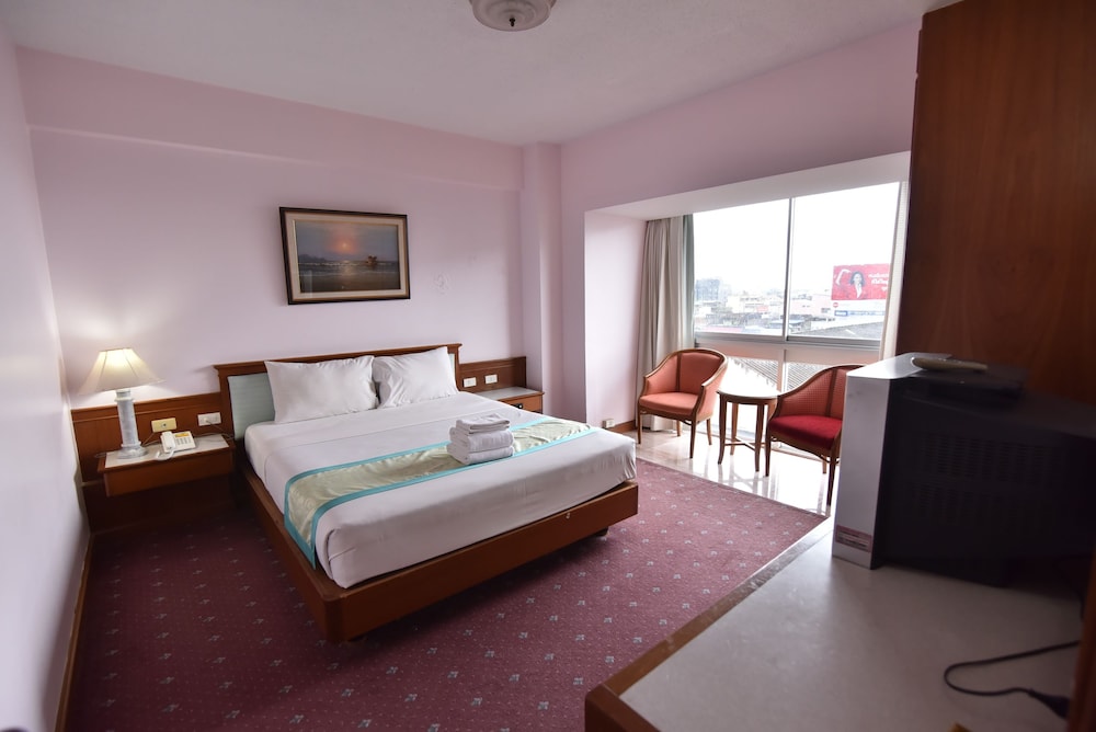 Asian Hotel Hatyai 27/72