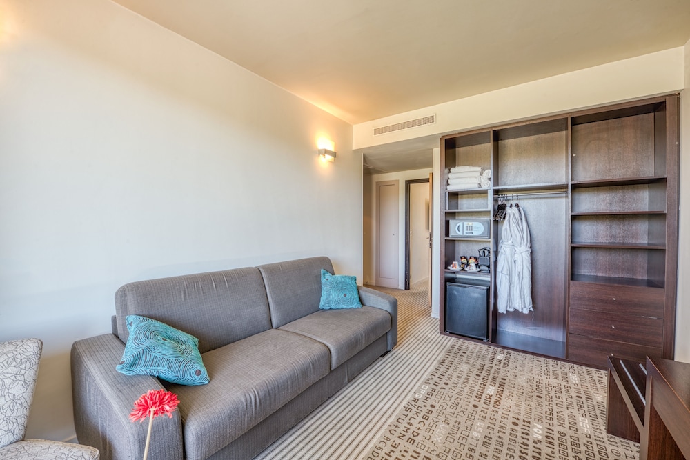 Mercure Aix-en-Provence La Duranne Gare TGV 24/50