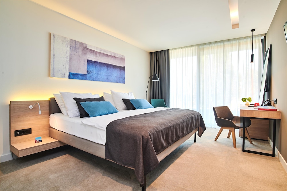 Superior, Queen Bed, Sea Side, Balcony