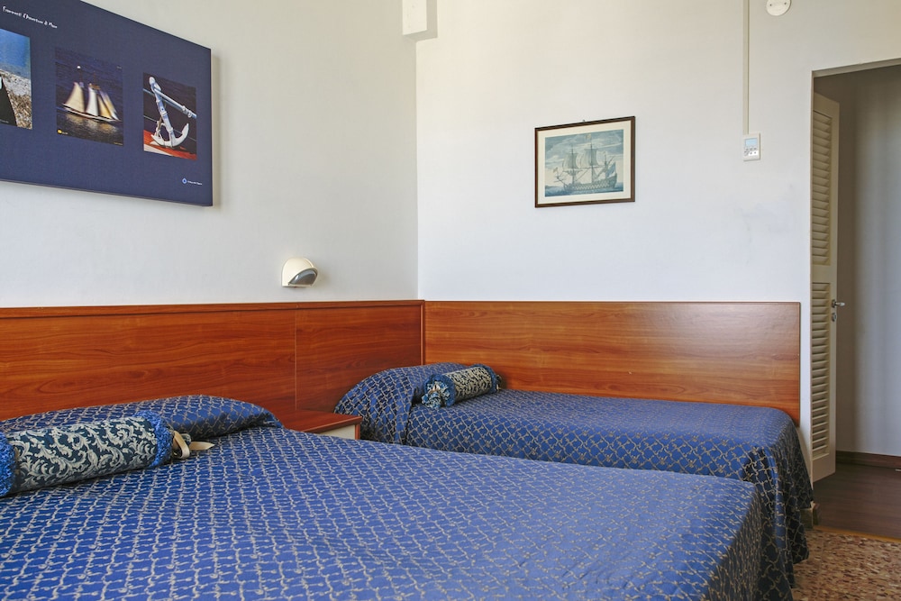 Hotel Paradiso 9/50