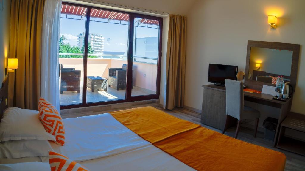 غرفة بسرير مزدوج بإطلالة على البحر، Park Hotel Odessos 2/2