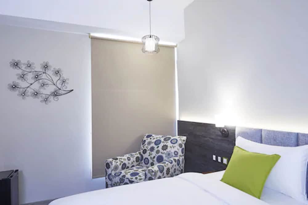 Z Hotel 44/59
