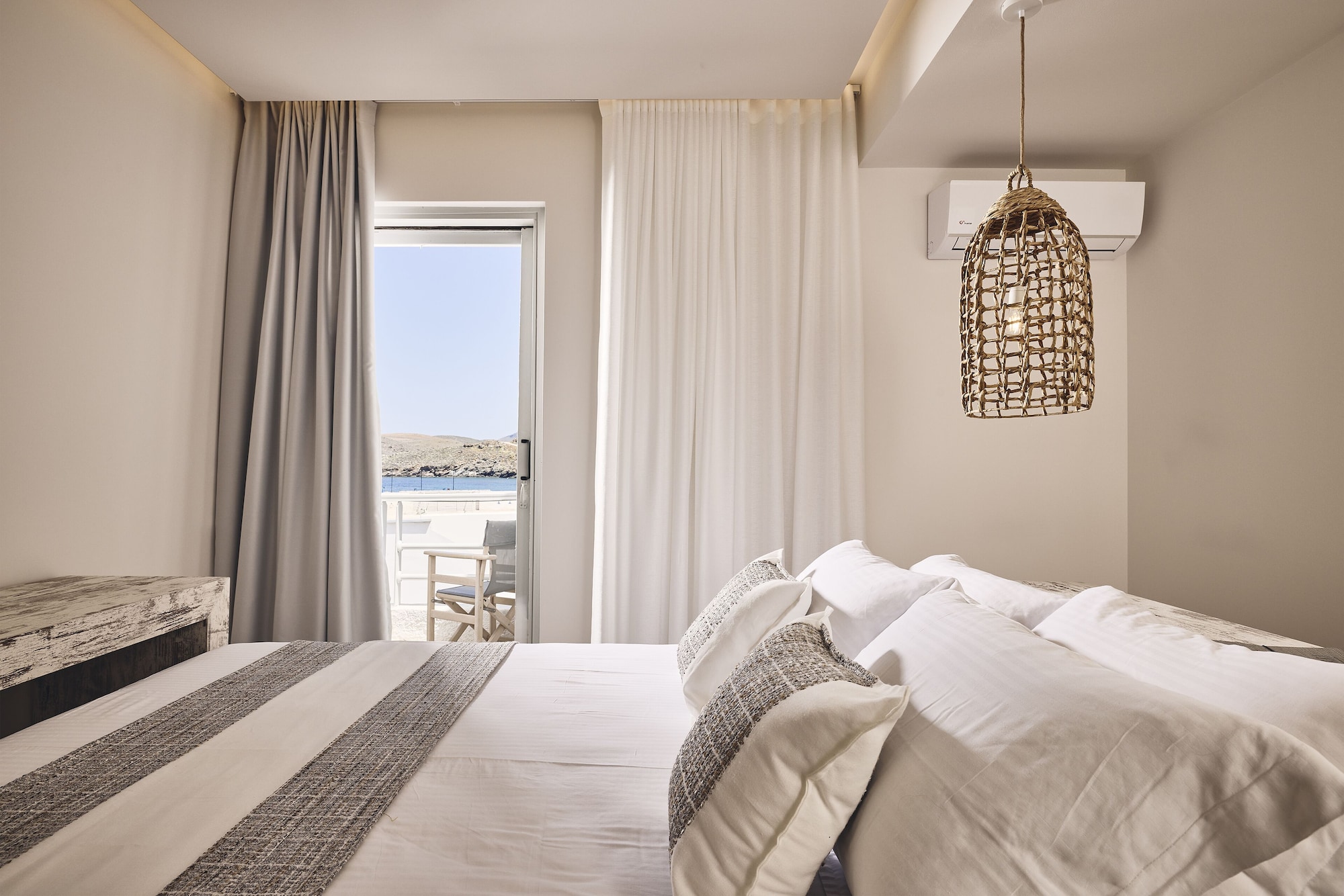 DELUXE, DOUBLE BED, SEA VIEW