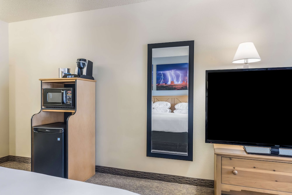 Red Lion Inn and Suites Goodyear Phoenix 22/36
