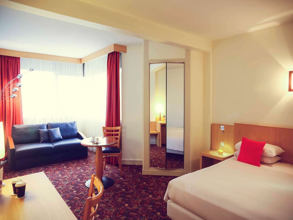 MERCURE TOURS SUD 32/77