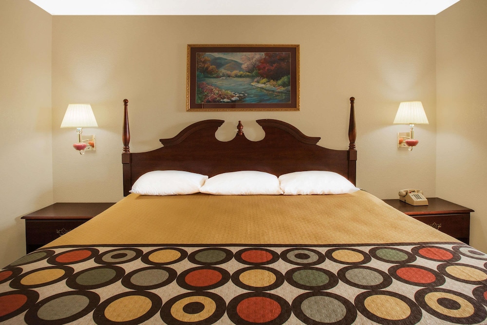 Super 8 By Wyndham Cabot 17/24