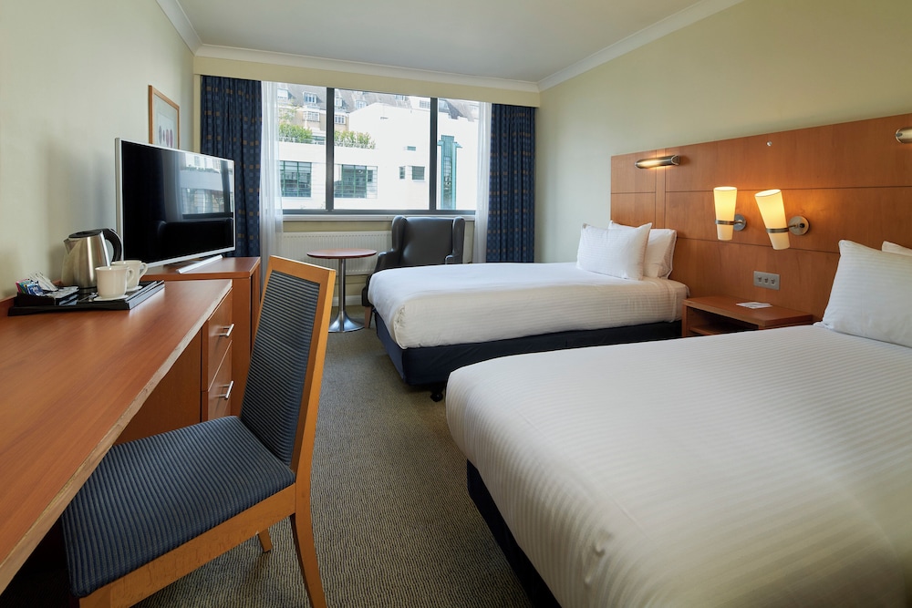 Standard, Twin Beds, Holiday Inn London - Bloomsbury by IHG 2/10