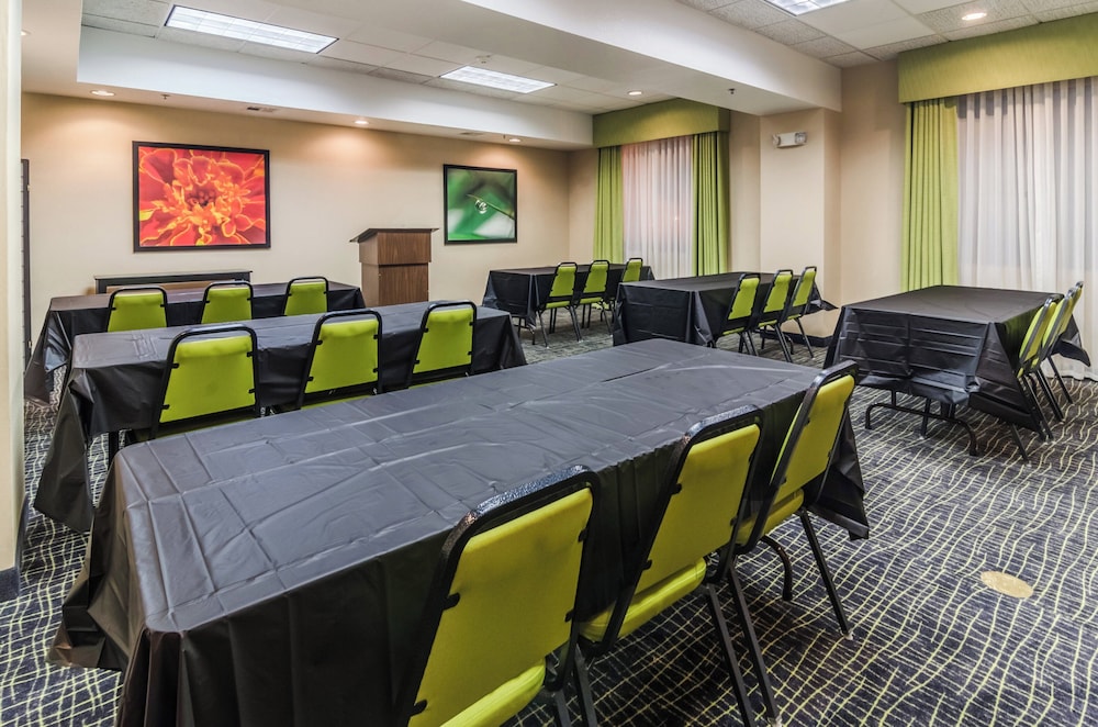 Holiday Inn Express Hotel And Suites Vinita 58/63