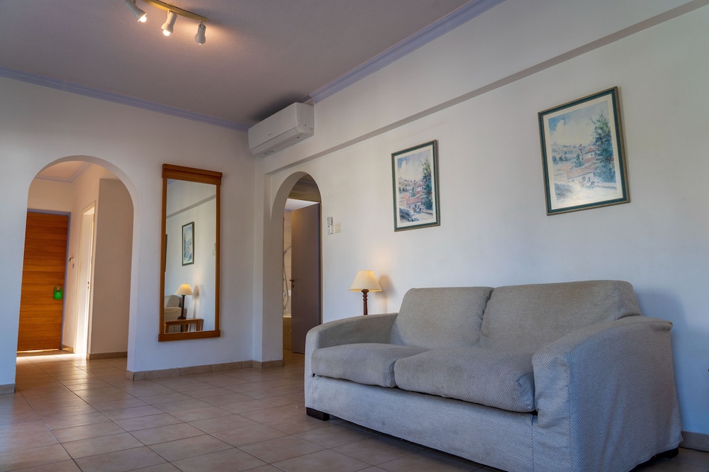 Paphos Gardens Apartments 65/91