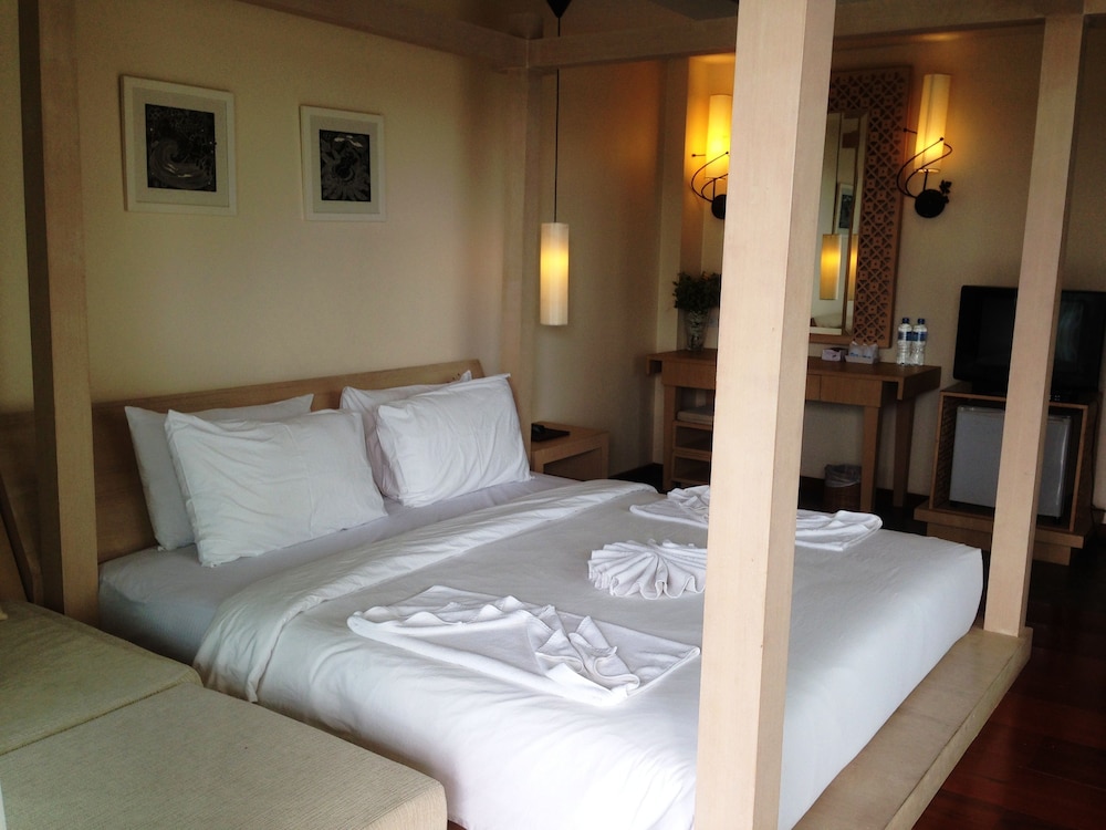 DELUXE, DOUBLE BED
