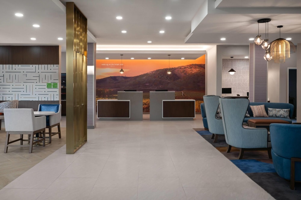 La Quinta Inn & Suites by Wyndham Tracy 37/53
