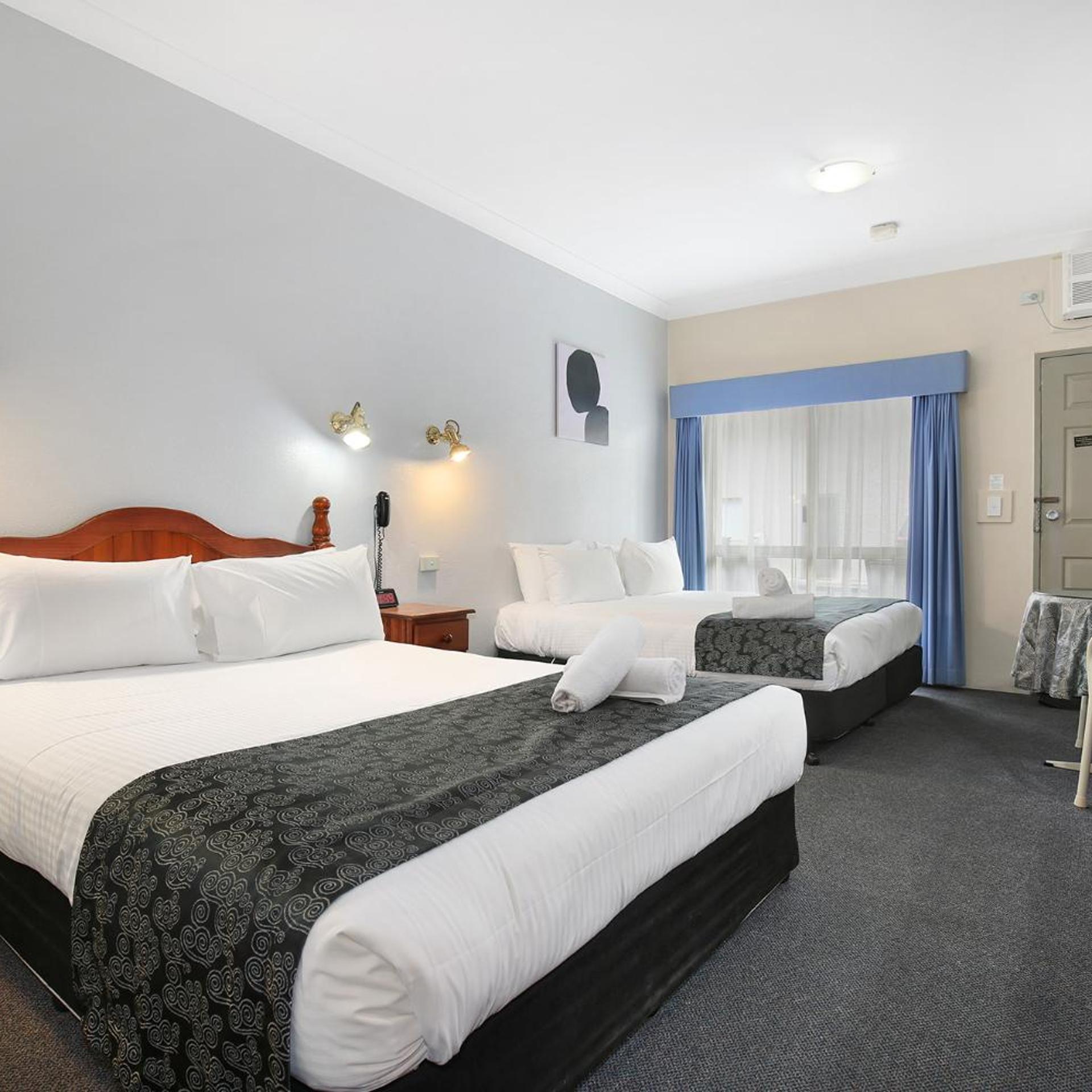 NEW ENGLAND MOTOR INN 17/40