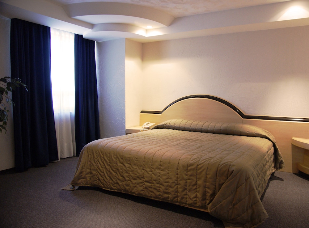 Portonovo Hotel And Suites 12/35