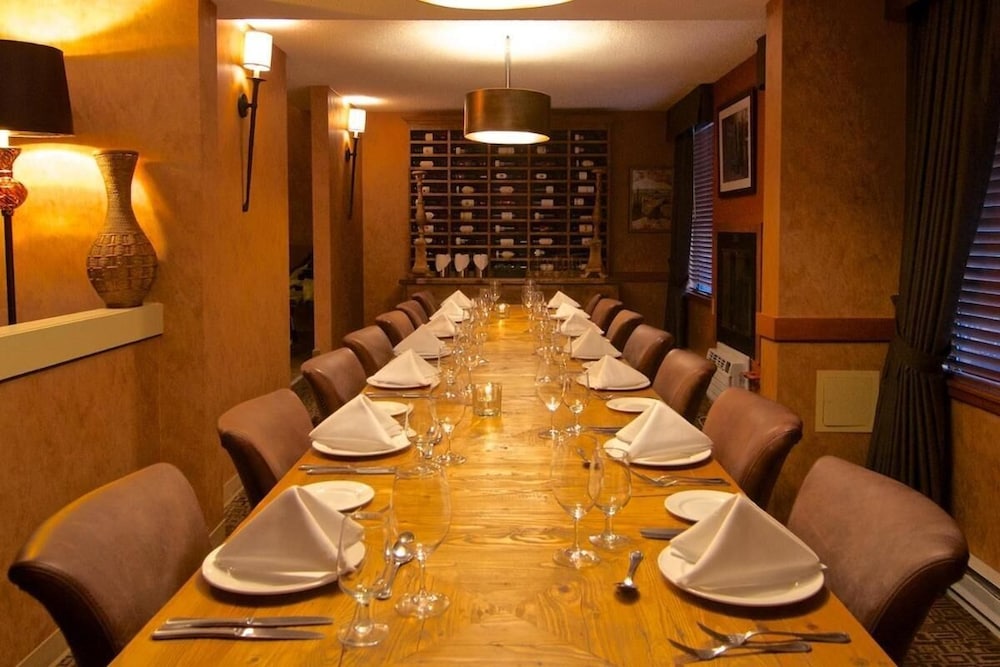 Mountain Side Hotel Whistler By Executive 54/63