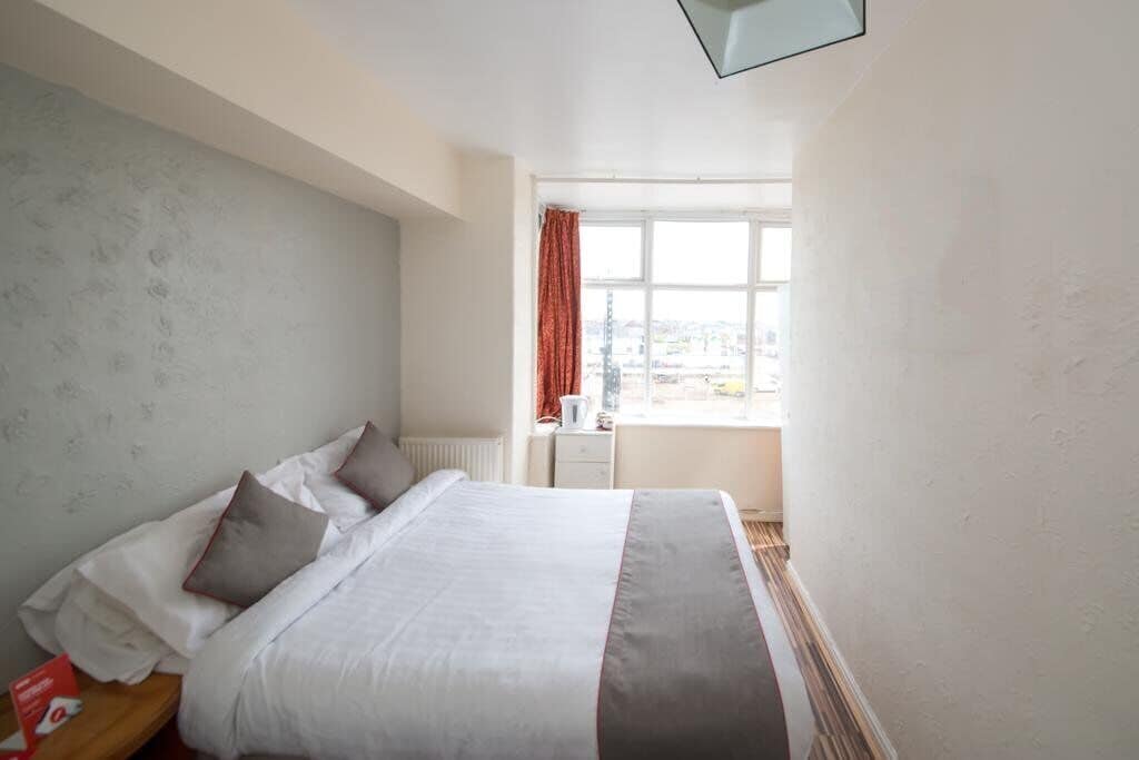 STANDARD, DOUBLE BED, PRIVATE BATHROOM