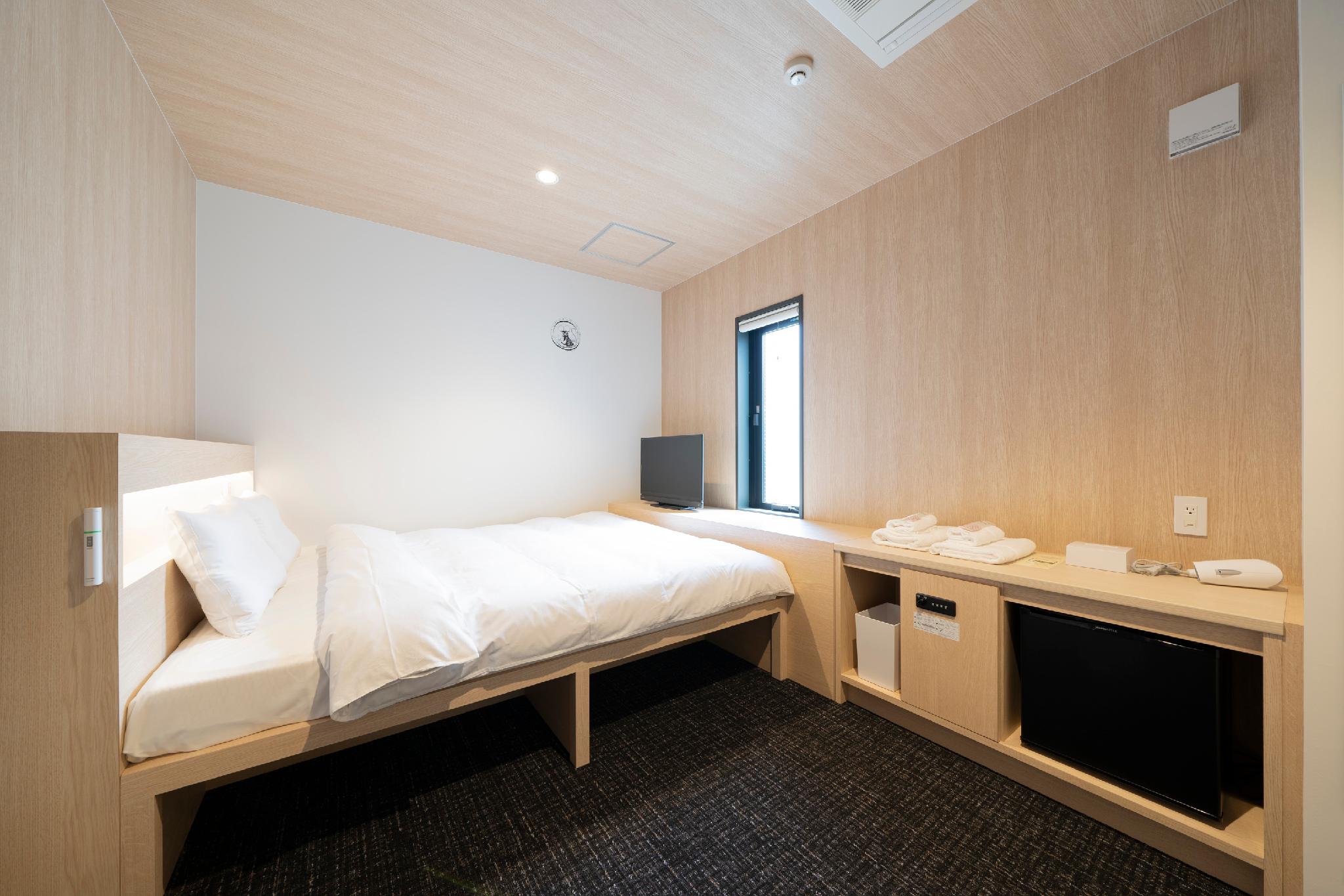 Universal, Queen Bed, Accessible