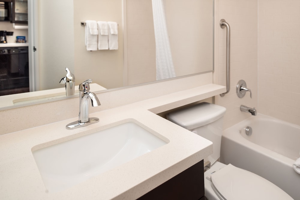 CANDLEWOOD SUITES CARLSBAD SOUTH 17/50