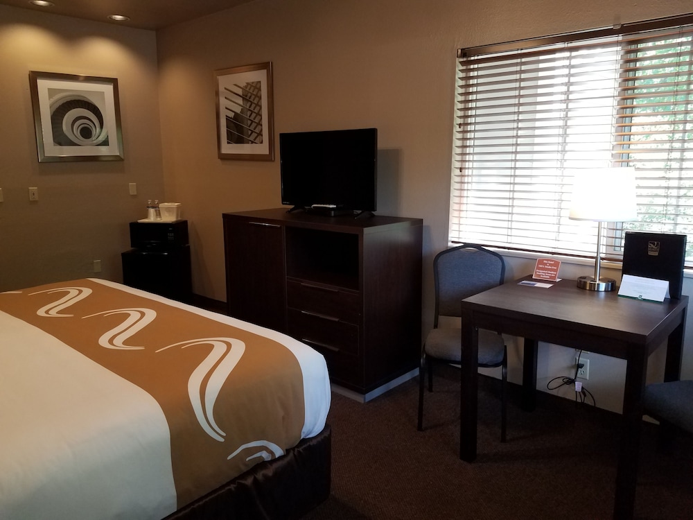 Quality Inn & Suites Bainbridge Island 23/62
