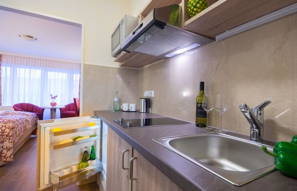 غرفة بسرير كوين بإطلالة على المدينة بشرفة بغرفة نوم واحدة، Room in B&B - Studio for 2 People in Hamburg Mitte, Cozy and Modern 9/10