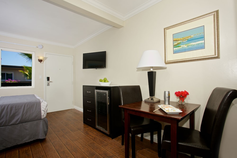 Ocean Beach Hotel 47/69